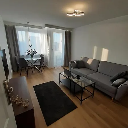 Plaza 41 Apartment *
